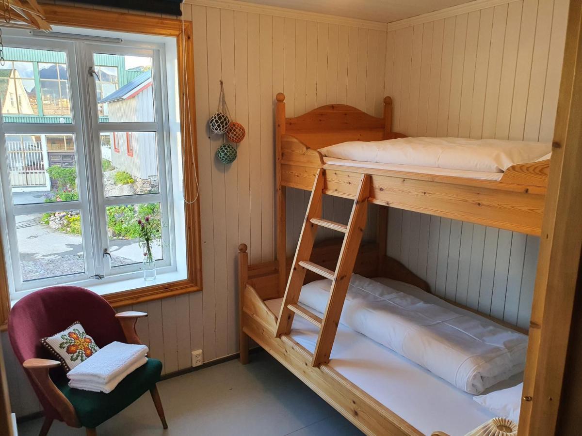 Heimbrygga Restaurant & Accommodation Skrova Екстер'єр фото