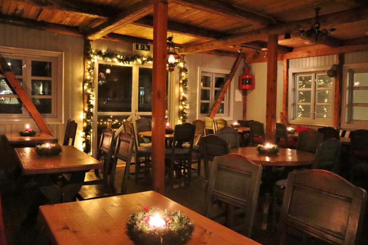 Heimbrygga Restaurant & Accommodation Skrova Екстер'єр фото